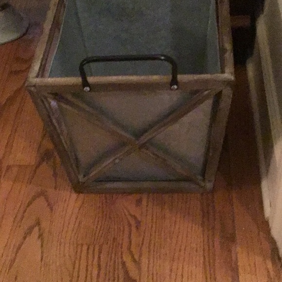 Metal Planter with wooden X-Frame decor planter - Picture 7 of 14